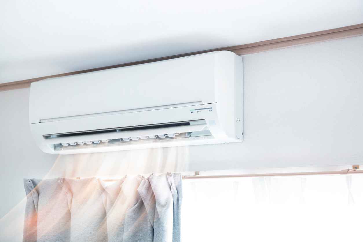 ductless mini split blowing air
